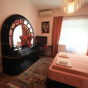Bed & Breakfast Beauty Moon